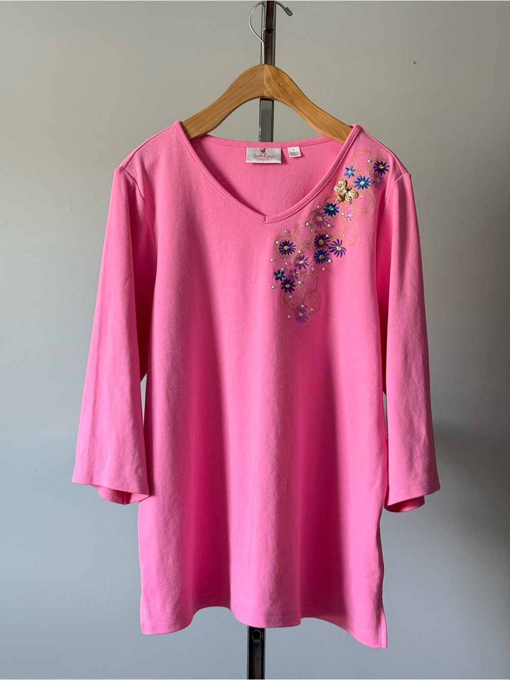 Quacker Factory Azalea Pink Glory Bee Embroidered Top L